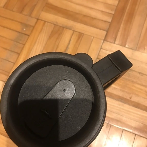 Free whit purchase coffee thermos - Picture 3 of 4